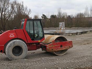 Wenn das Wetter mitspielt, soll am 7. Januar mit dem Bau des neuen Nahversorgungszentrums in Altenkunstadt begonnen werden. Foto: G. Völk