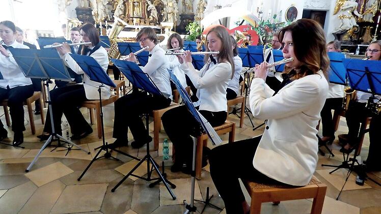 Das KSB-Werksorchester in der Basilika  Foto: Thomas Weichert