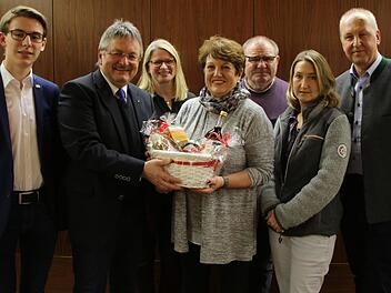 Unter der Leitung von Kreisgeschäftsführer Detlef Heim (rechts) fanden die Wahlen der Vorstandschaft bei der Bad Brückenauer CSU statt. Dem Gremium gehören (von links) Janik Veit, Dieter Seban, Andrea Schubert, Brigitte Meyerdierks, Karl Veit und Heike Kötzner an. Foto: CSU/Veit
