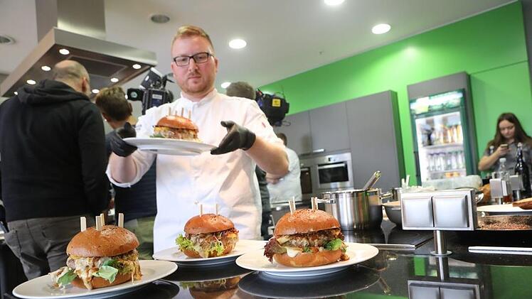 Impressionen vom Oberfranken-Burger-Wettbewerb im Kulmbacher Mupäz Foto: Barbara Herbst
