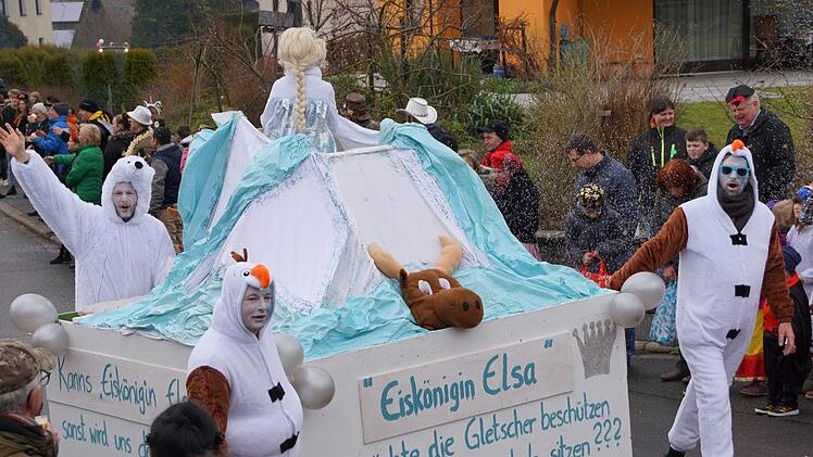 Da war wieder etliches geboten beim Faschingszug in Unteroberndorf.Foto: Johannes Michel