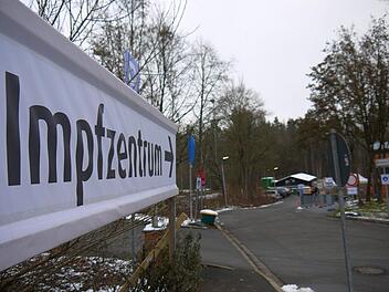 Das Impfzentrum in Witzmannsberg: Viele über 80-Jährige brauchen eine Fahrmöglichkeit dorthin. Die Kommunen überlegen, wie sie dabei helfen könnten. Foto: Berthold Köhler