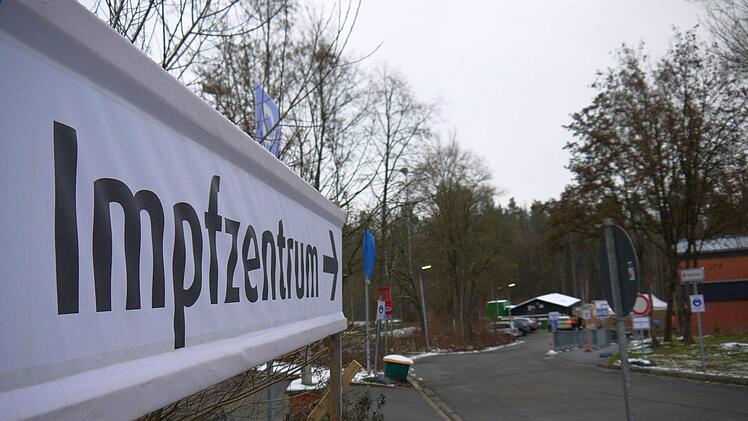 Das Impfzentrum in Witzmannsberg: Viele über 80-Jährige brauchen eine Fahrmöglichkeit dorthin. Die Kommunen überlegen, wie sie dabei helfen könnten. Foto: Berthold Köhler