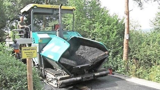Asphaltierungsarbeiten im Wirsberger Laubenweg Foto: Werner Reißaus