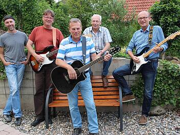 Die Bodygards aus Münnerstadt spielen bei der Oldie-Night in Burglauer in der Besetzung mit Steffen Wüst, Andreas Halboth, Gerhard Schubert, Wolfgang Seufert und Hans Beudert (von links).Heike Beudert/Archiv