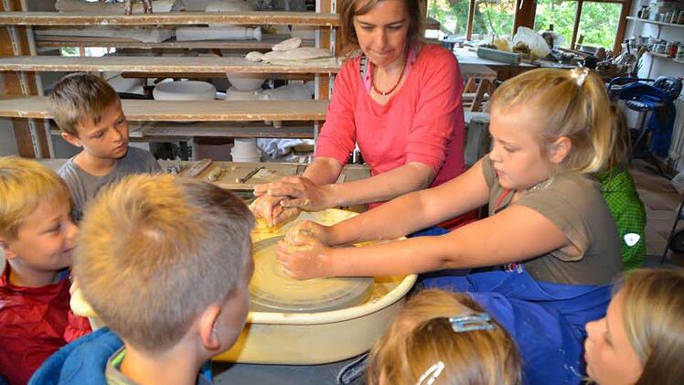 Auch die Töpferei Tittmann ließ sich nicht lange bitten und nahm die Kinder der Thurnauer Schule gerne auf.