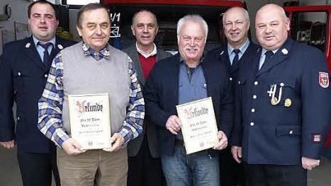 Für 50-jährige Treue zum Feuerwehrverein Mannsflur ehrte Vorsitzender Rainer Kaspar die Mitglieder Ernst Berger und Reinhard Eckert. Unser Bild zeigt (von links) Kommandant Heiko Stäsche, Reinhard Eckert, Bürgermeister Franz Uome, Ernst Berger, stellvertretenden Vorsitzenden Michael Laaber und Rainer Kaspar. Foto: Klaus-Peter Wulf