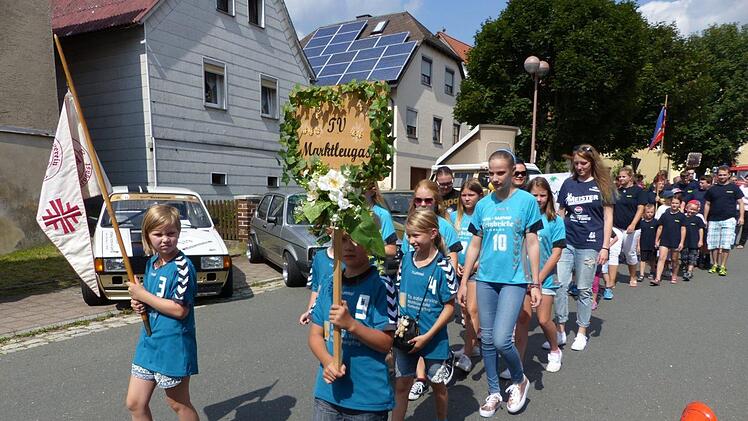 Auch der TV Marktleugast marschierte mit.