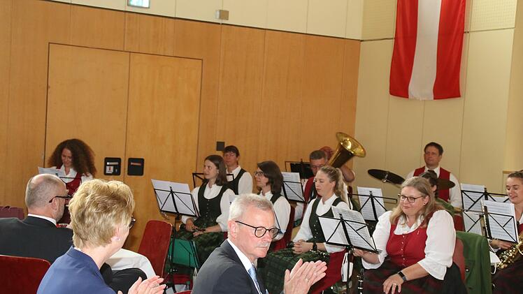 Gotthard Schlereth genoss die Einlagen des  Musikvereins. Foto: Hilmar Ruppert