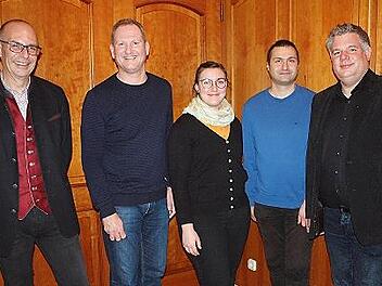 Landrat Christian Meißner (li.) und der scheidende Stadtverbandsvorsitzende Ronald Kaiser (2. v. re.) wünschten dem neuen Stadtverbandsvorsitzenden Christian Bauer (re.) sowie seinen Stellvertretern Anna-Lena Holzschuh (Mitte) und Frank Rubner (2....