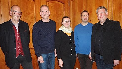 Landrat Christian Meißner (li.) und der scheidende Stadtverbandsvorsitzende Ronald Kaiser (2. v. re.) wünschten dem neuen Stadtverbandsvorsitzenden Christian Bauer (re.) sowie seinen Stellvertretern Anna-Lena Holzschuh (Mitte) und Frank Rubner (2....