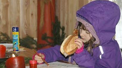 Mit Stiften und Bratwurst: Selina konnte die Welt vergessen.