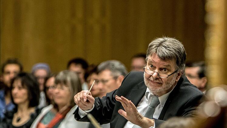 Reichlich Beifall gab es für das Orchester der Musikfreunde Neustadt unter der Leitung von Hans Stähli. Foto: Jochen Berger