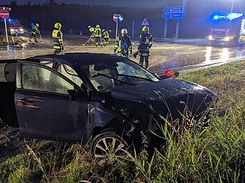 Naila: Autos krachen bei Unfall auf B173 frontal zusammen