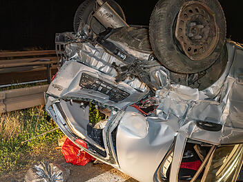 Hyundai &uuml;berschl&auml;gt sich: Schwerer Verkehrsunfall auf der A6