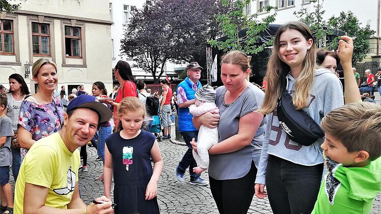 Alle wollten Autogramme von TV-Moderator André Gatzke (links).Sigismund von Dobschütz