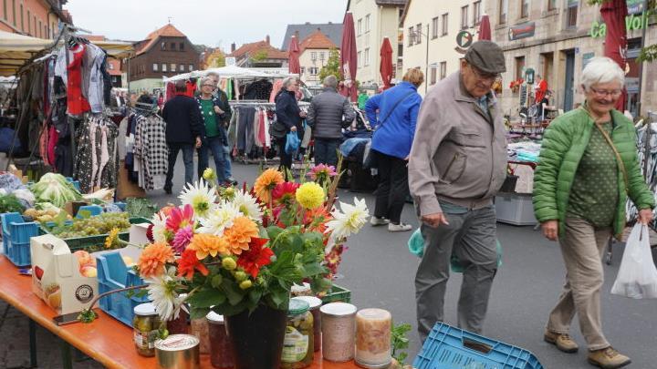 Gut besucht war der Michaelimarkt in Bischofsheim, der der letzte Marktsonntag für dieses Jahr am Marktplatz war.  Foto: Marion Eckert