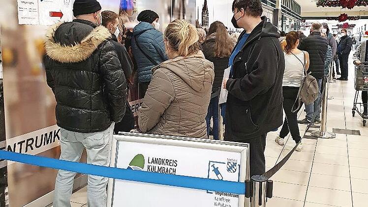 Ohne Termin wird man ab Montag im Impfzentrum nicht mehr vorgelassen.