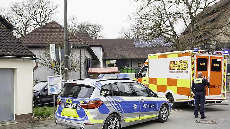Igensdorf: Mann prallt mit Auto gegen Scheune und stirbt