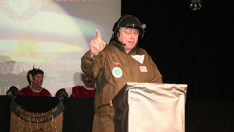 Konrad Scheubel trat als Spaceshuttle-Pilot als erster in die Bütt.