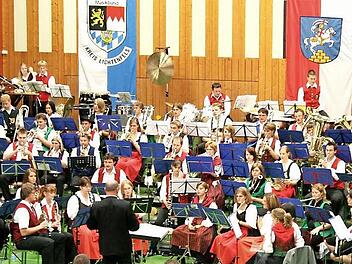 Mehrere Orchester treten am 3. Oktober in der Adam-Riese-Halle auf. Archivbild: p