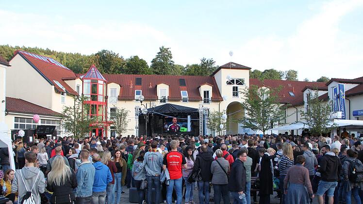 Spannung pur beim Public Viewing auf dem Sinnauplatz Foto: Ulrike Müller