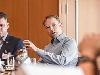 an Gorr (rechts) und Michael Häfner arbeiten nach eigenen Worten mit "vollem Herzen" für den HSC 2000 Coburg.Hagen Lehmann