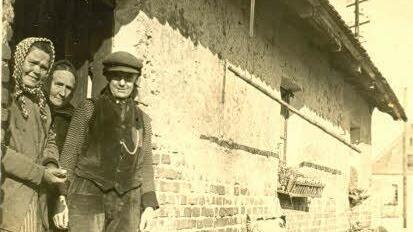 ie Fotos zeigen die Tageslöhner, die in Niederschlesien gearbeitet haben und später vertrieben worden sind. Repros: Malbrich