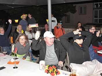 Zumindest beim späten Führungstreffer gab es Grund zum Jubeln. Fotos: Roland Meister
