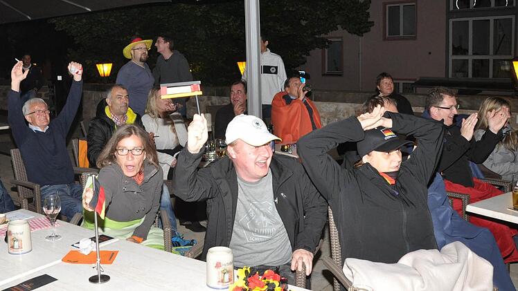 Zumindest beim späten Führungstreffer gab es Grund zum Jubeln. Fotos: Roland Meister
