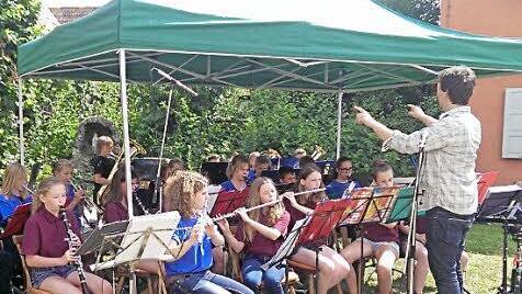 Die jungen Musiker des Jugendblasorchesters ließen aufhorchen.