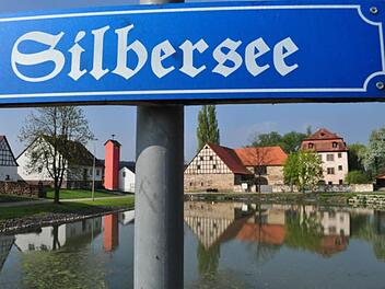 Einer Faschingsfarce aus Burgpreppach ist es zu verdanken, dass der sanierte Leuzendorfer See jetzt Silbersee" heißt.  Foto: Simon Albrecht
