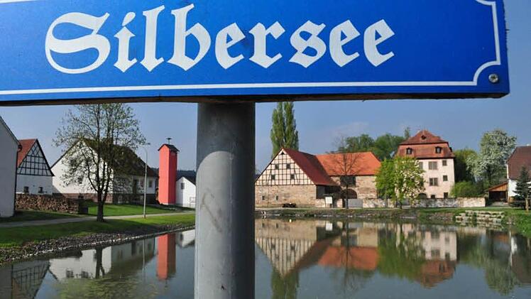 Einer Faschingsfarce aus Burgpreppach ist es zu verdanken, dass der sanierte Leuzendorfer See jetzt Silbersee" heißt.  Foto: Simon Albrecht
