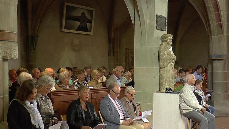 In der vollbesetzten Marienkirche wurde auch erstmals die Lutherstatue der Bildhauerin Anne-Marie Reiser-Meyerweissflog präsentiert.Christian Licha