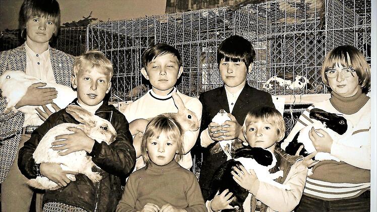 Die Reitscher Züchterjugend im Jahre 1972 mit ihren erfolgreichen Preisträgern.  Foto: Gerd Fleischmann/Archiv