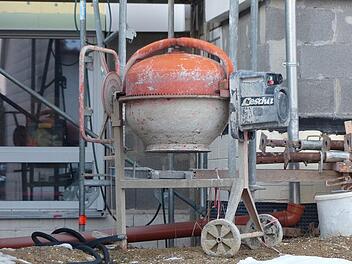 Mann bei Stallumbau in Oberbayern verletzt