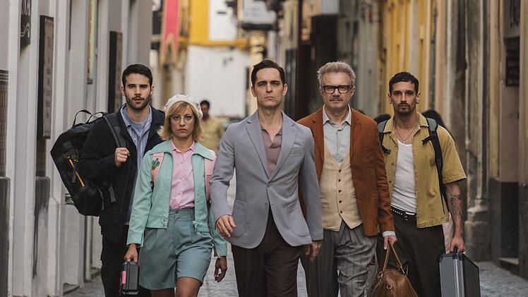 Wieder vereint f&uuml;r einen neuen Coup (von links): Roi (Julio Pe&ntilde;a), Keila (Michelle Jenner), Berlin (Pedro Alonso), Dami&aacute;n (Trist&aacute;n Ulloa) und Bruce (Joel S&aacute;nchez).