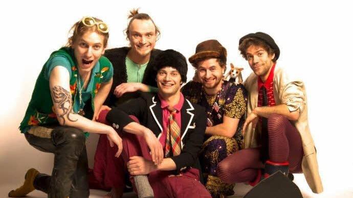 Aus Berlin kommt die Knoblauch Klezmer Band.