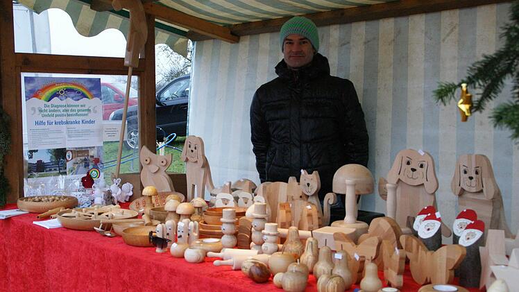 An seinem Marktstand sammelt Thorsten Tröster immer auch Spenden für die Station Regenbogen.