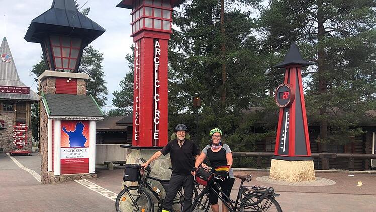 Den Polarkreis  überquerten sie bei Rovaniemi im  Lappland. Hier hatten die Wagners noch 700 Kilometer vor sich.