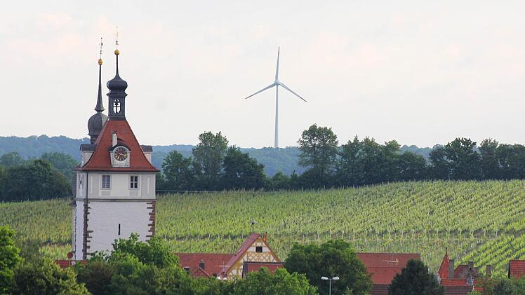 Bekommt das Windrad vor den Toren der Stadt Prichsenstadt einen Nachbarn? Michael Glos jun. möchte eine Anlage mit einer Gesamthöhe von knapp 185 Metern bauen. Foto: Berthel