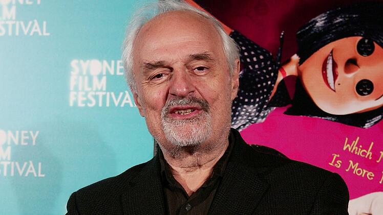 Ted Kotcheff drehte nicht nur "Rambo", mit "Immer &Auml;rger mit Bernie" gelang ihm ein k&ouml;stlicher Slapstick-Spa&szlig; mit einer Zutat Hitchcock-Hommage und einer Prise Gesellschaftskritik.