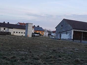 Auf dem Gelände des ehemaligen Gasthauses Süß kann nicht so bald wie von den Interessenten erhofft gebaut werden. Foto: Richard Sänger
