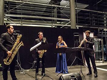 Das Arcis Saxophon Quartett wurde bei seinem Coburg-Debüt im HUK-Foyer von zahlreichen Zuhörern mit ausdauerndem Beifall gefeiert.Foto: Jochen Berger