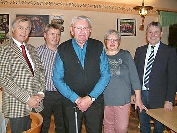 Der 85-jährige Bruno Franz hält seit 60 Jahren dem SV Nurn die Treue.  Fotos: Hans Franz