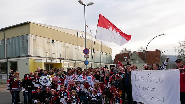 Fan-Demo der Kissinger Wölfe am Sonntagnachmittag.Heike Beudert