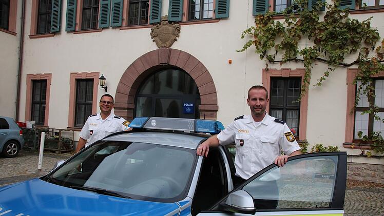 Seit März leitet Christian Pörtner (links) die Polizeiinspektion Hammelburg, seit Monatsbeginn steht ihm Florian Aut (rechts) aus Veitshöchheim für sechs Monate als Stellvertreter zur Seite.Foto: Ralf Ruppert