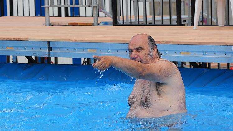 Baden vor der Volksb&uuml;hne