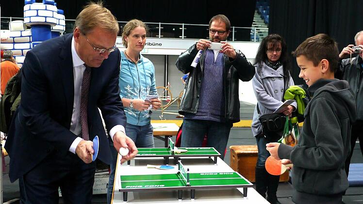 OB Starke beim Ping Pong