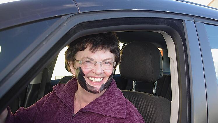 Niemand entkam den "Pfeffera" - auch nicht die Autofahrer wie (im Bild) Brunhilde Kotschenreuther.